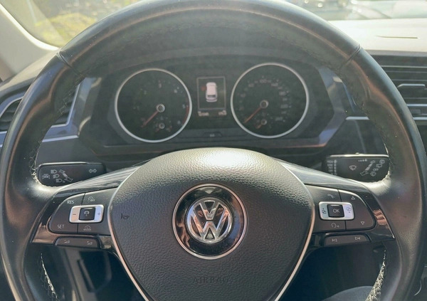 Volkswagen Tiguan cena 85900 przebieg: 121345, rok produkcji 2018 z Zaklików małe 232